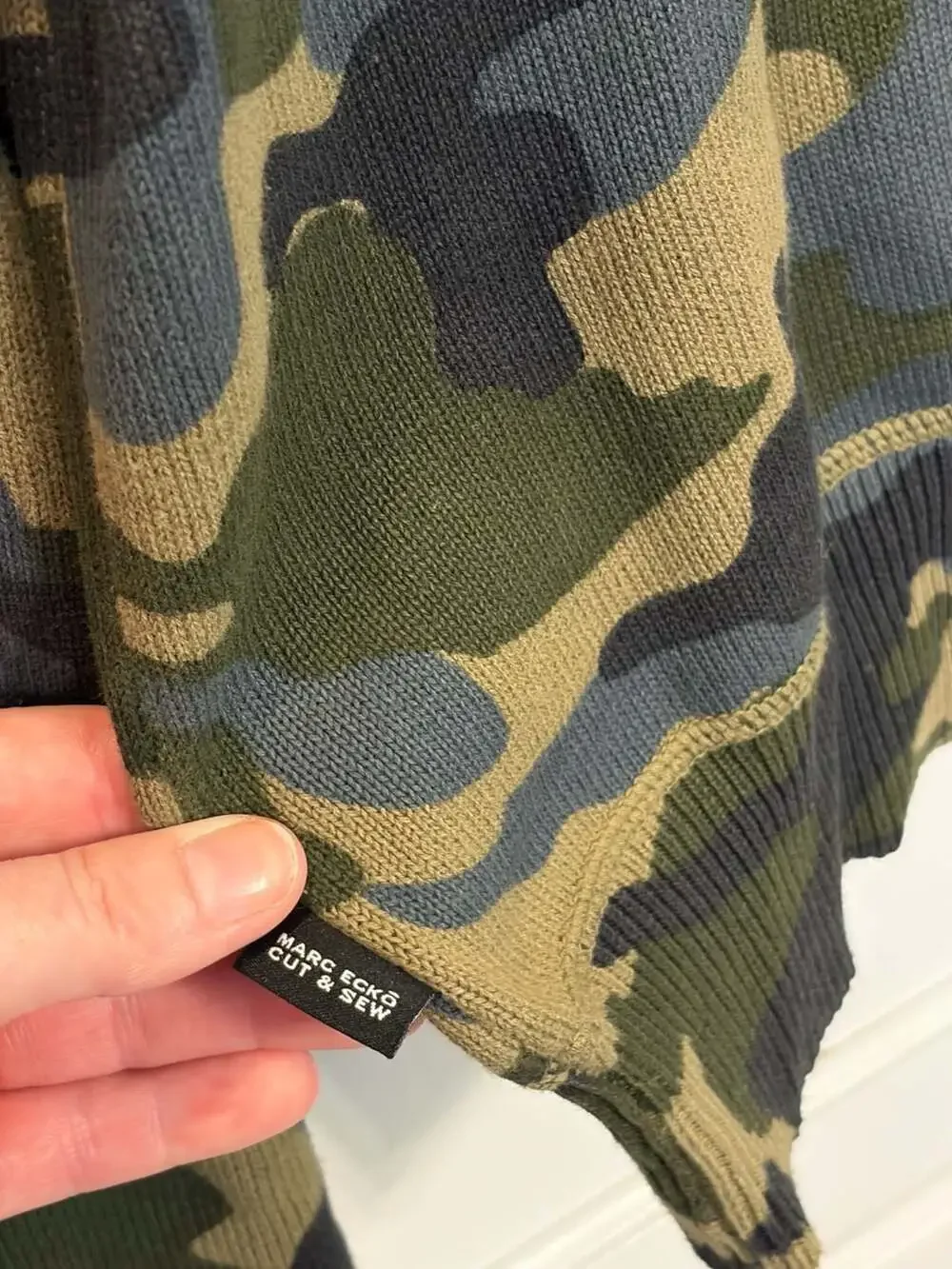 Marc Ecko Cut & Sew Camouflage Sweater Size M Green V-Neck Cotton